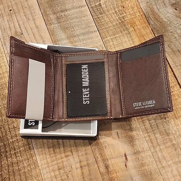 Genuine Leather Steve Madden Trifold Mens Wallet - Picture 2 of 6